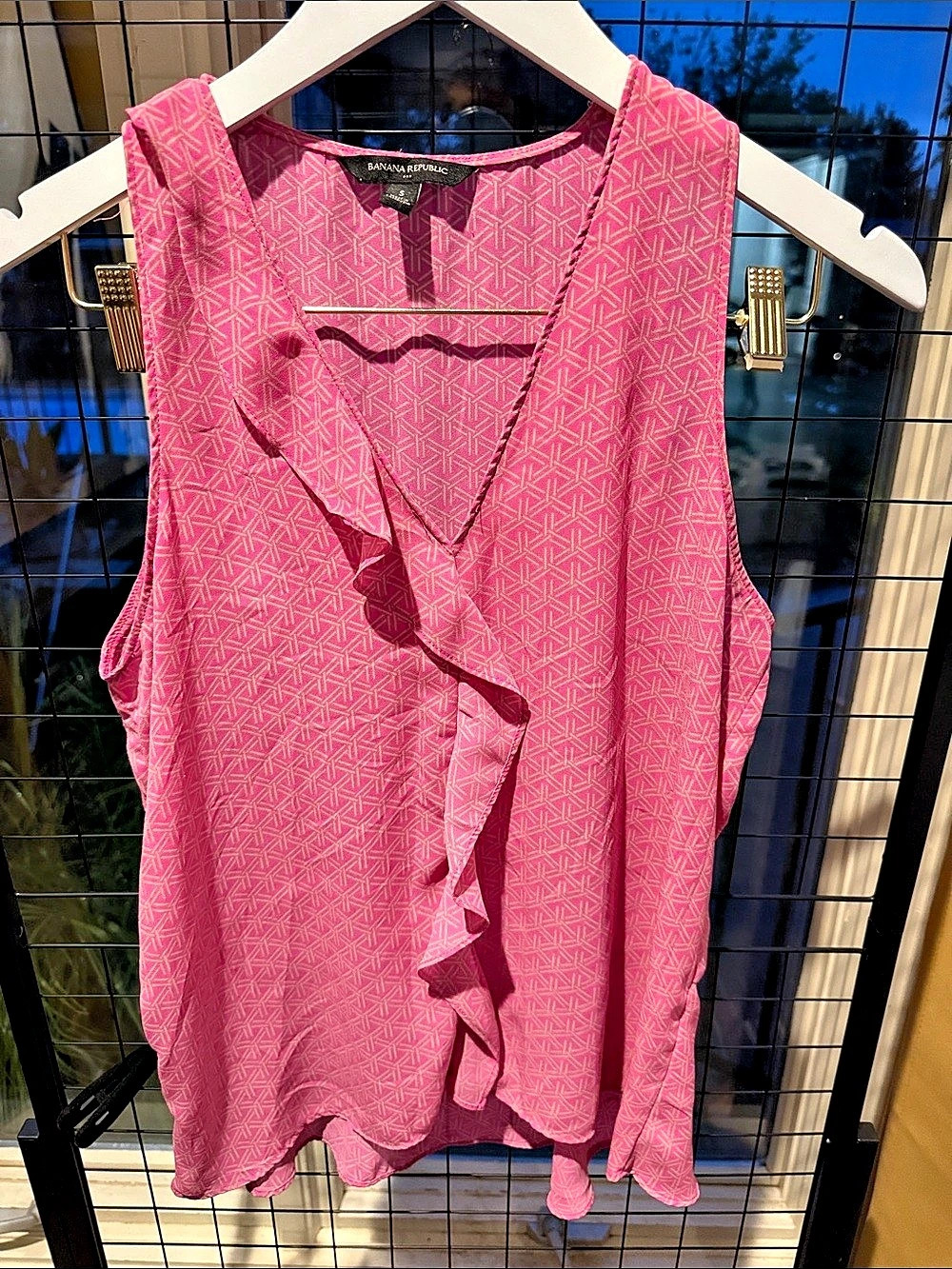 Banana Republic Geometric Ruffle Blouse in Pink Size Small Like New